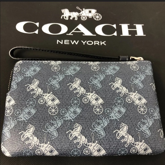 COACH LARGE WRISTLET NEW IN PACKAGING - Picture 3 of 16